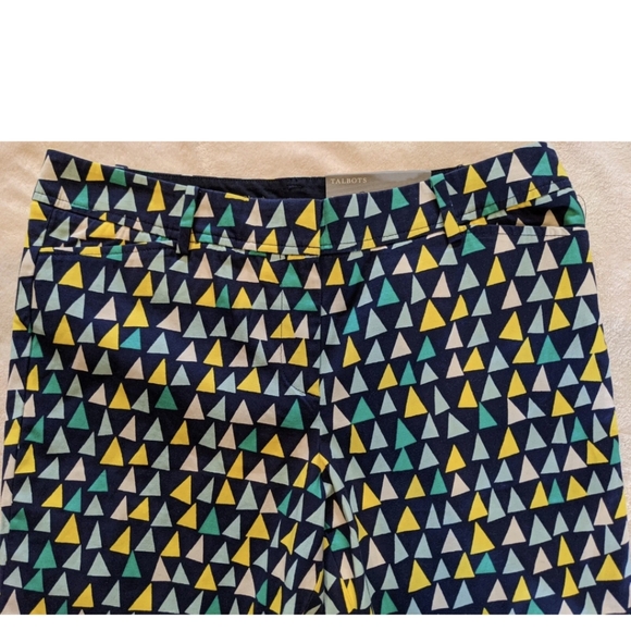 Talbots Perfect Short 9.5" Shorts Sz 8P Blue/Green/Yellow/White Triangles - NWT - Picture 2 of 10